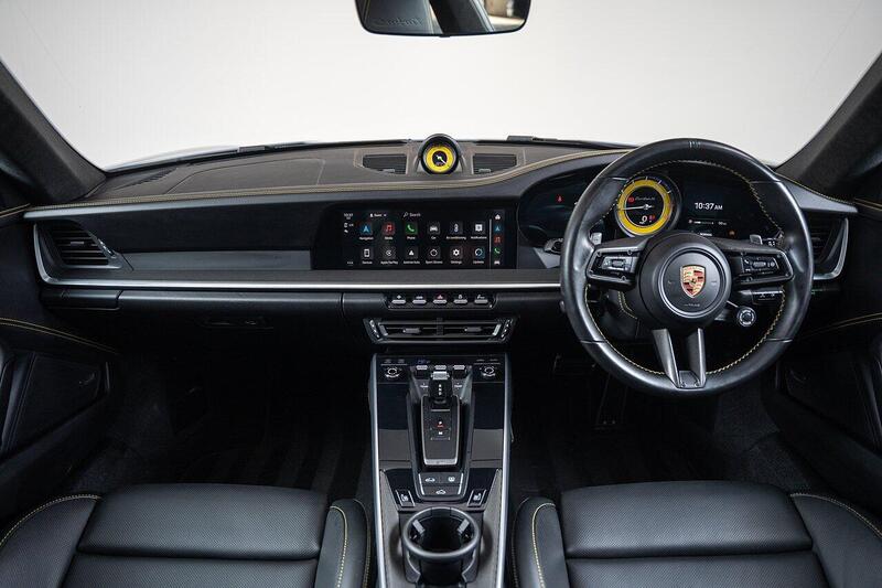 Porsche 911 view 4
