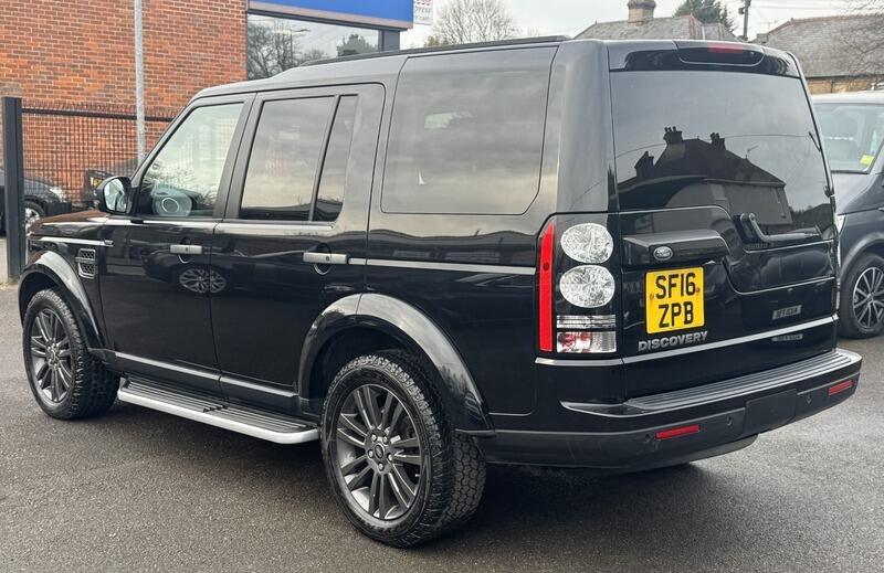 Land Rover Discovery view 3