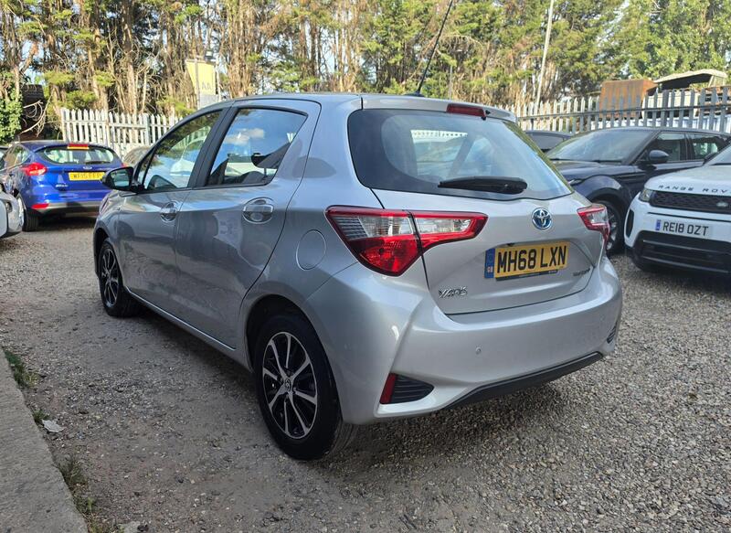 Toyota Yaris 1.5 VVT-h Icon Tech E-CVT Euro 6 (s/s) 5dr thumbnail 5