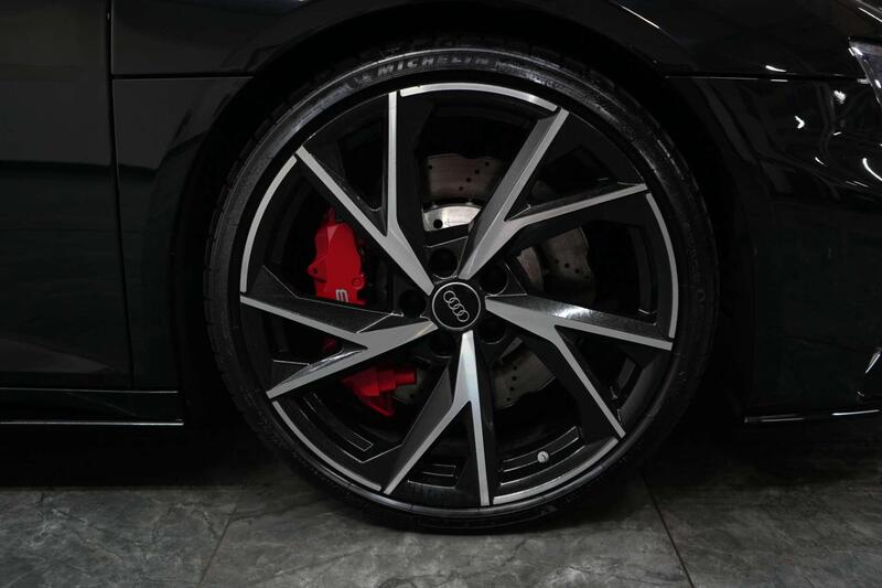 Audi R8 view 7