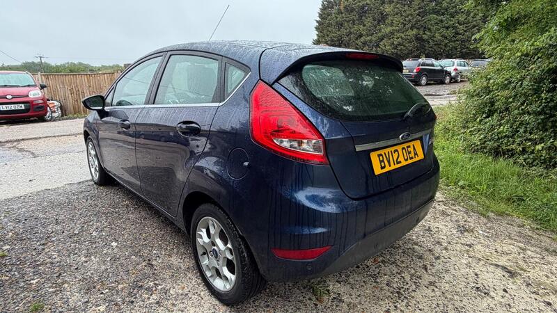 2012 Ford Fiesta — photo 4