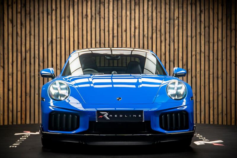 Porsche 911 view 5