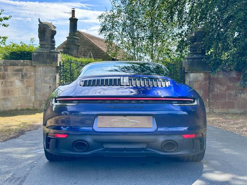 Porsche 911 view 5