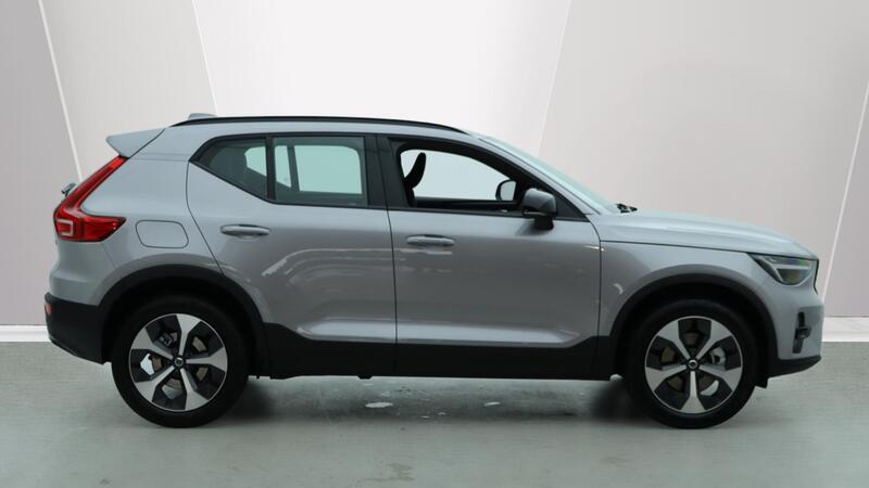 Volvo XC40 view 3