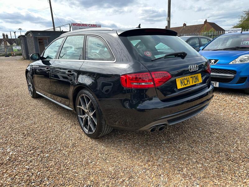 Audi A4 view 4