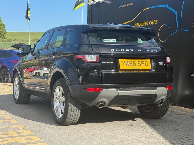 Land Rover Range Rover Evoque view 3
