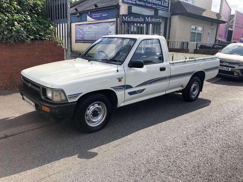 Toyota Hilux view 5