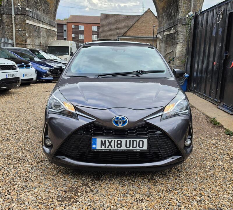 Toyota Yaris 1.5 VVT-h Design E-CVT Euro 6 (s/s) 5dr view 2