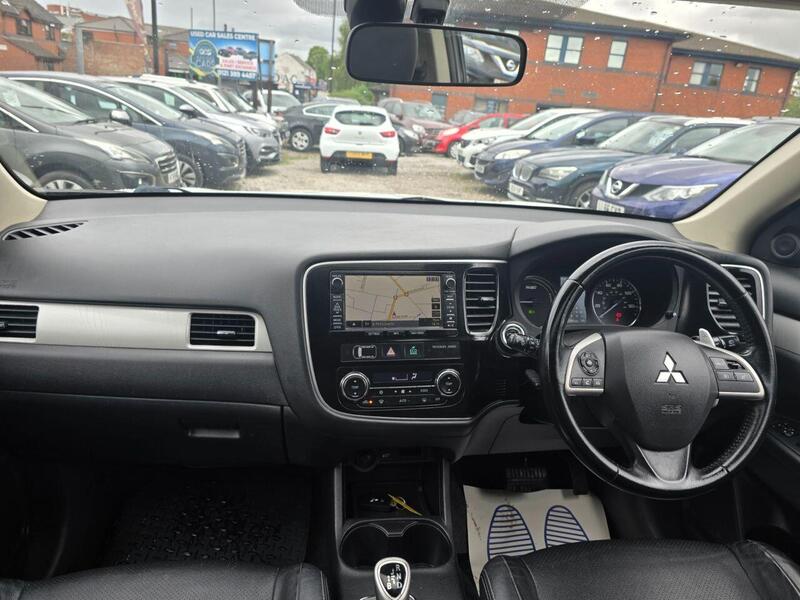 Mitsubishi Outlander view 3