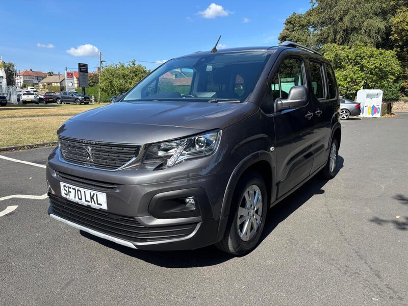 Peugeot Rifter view 3