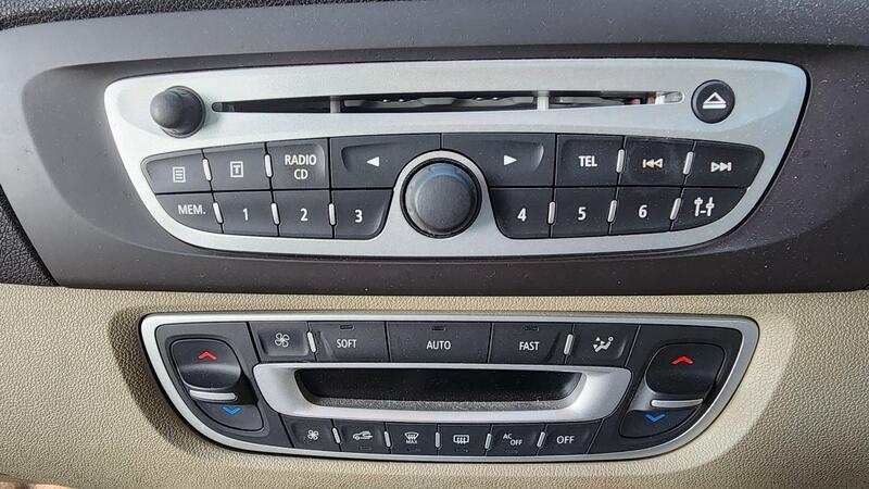 2010 Renault Scenic — photo 33