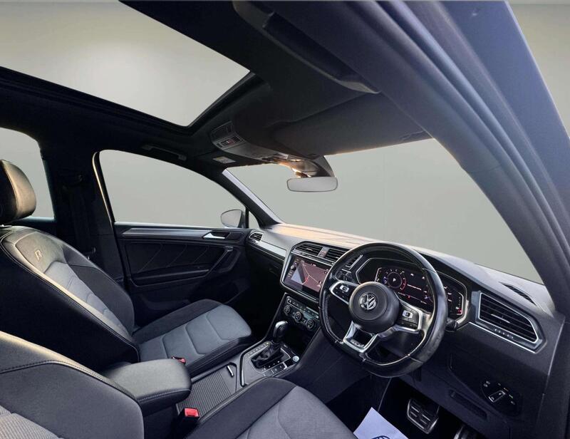 Volkswagen Tiguan view 2