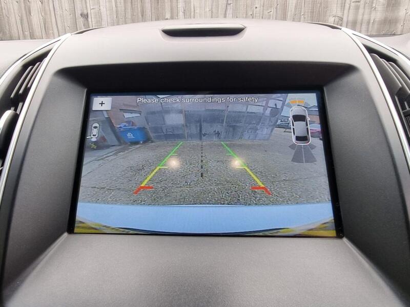 Ford Edge view 6
