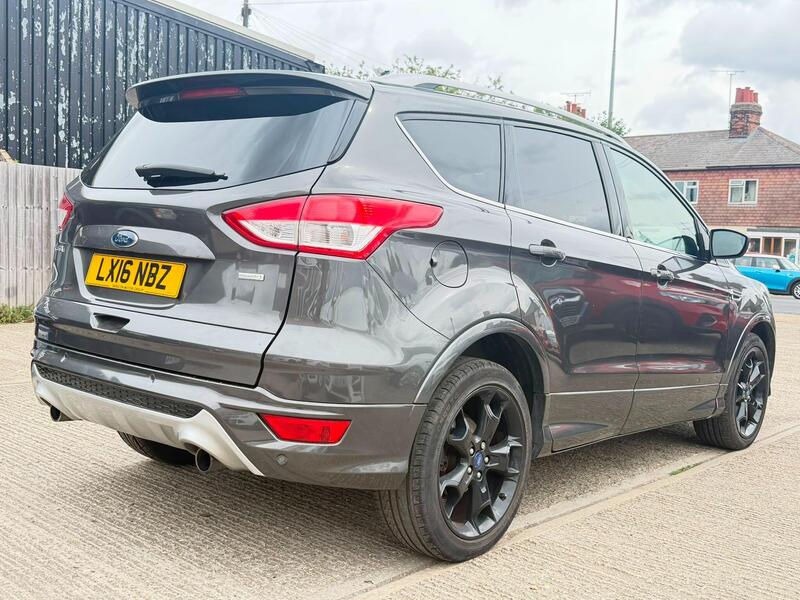 Ford Kuga view 3