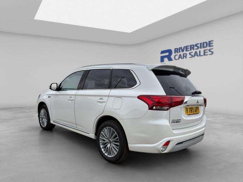 Mitsubishi Outlander view 6
