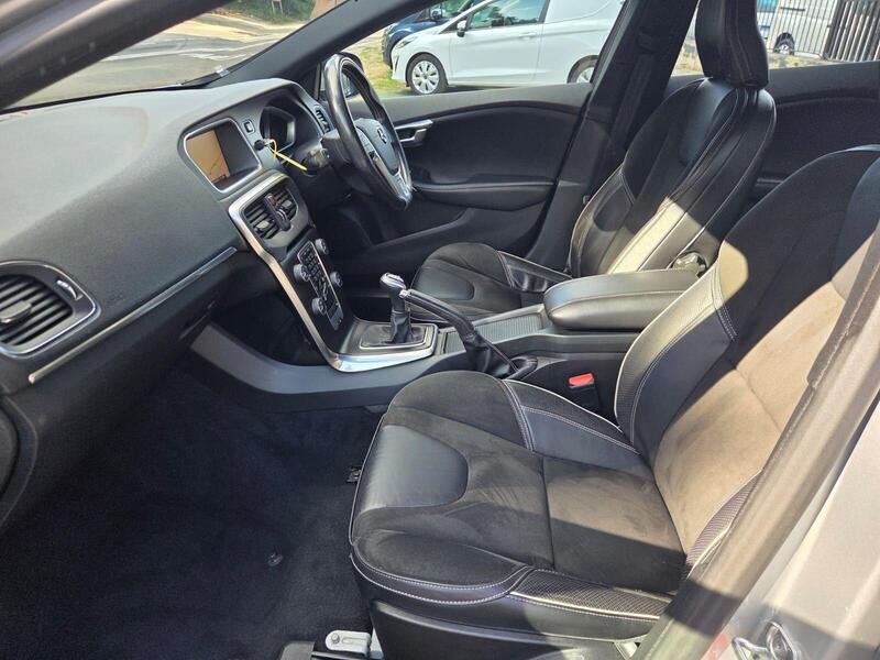 Volvo V40 view 2