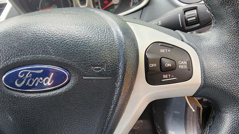2012 Ford Fiesta — photo 26