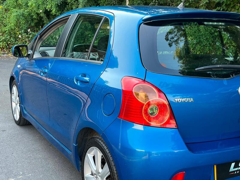 Toyota Yaris view 5