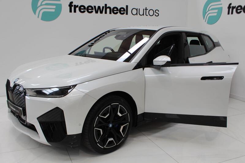 2022 BMW iX in White — image 18 of 88