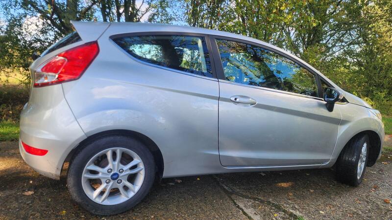 2015 Ford Fiesta — photo 13