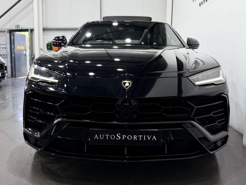 Lamborghini Urus view 6