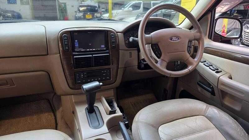 Ford Explorer view 7