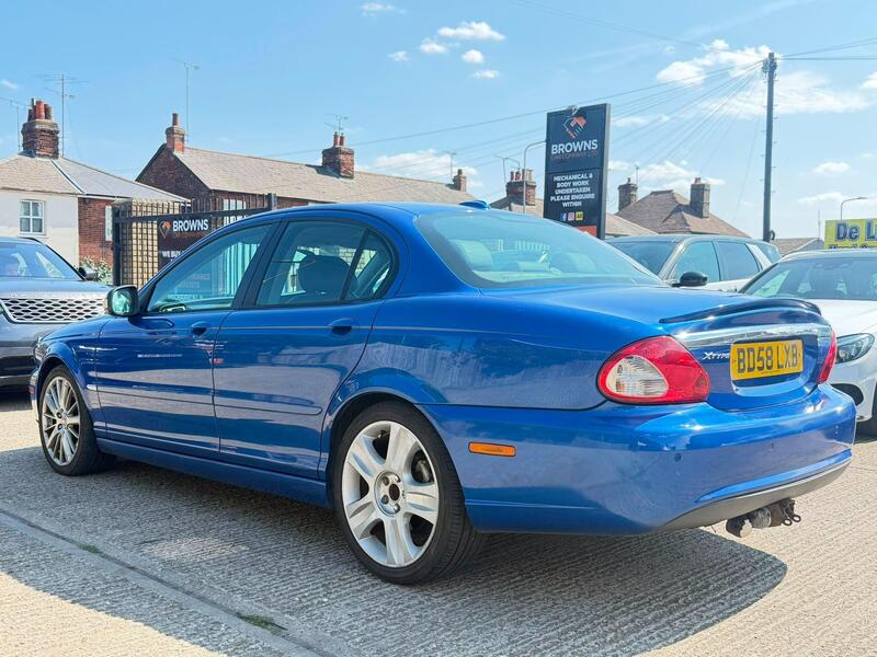 Jaguar X-Type view 5