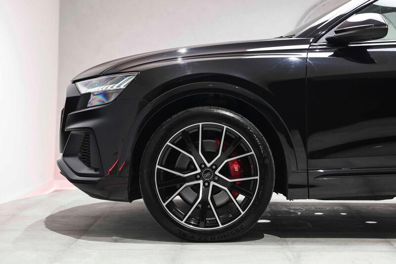 Audi SQ8 view 4