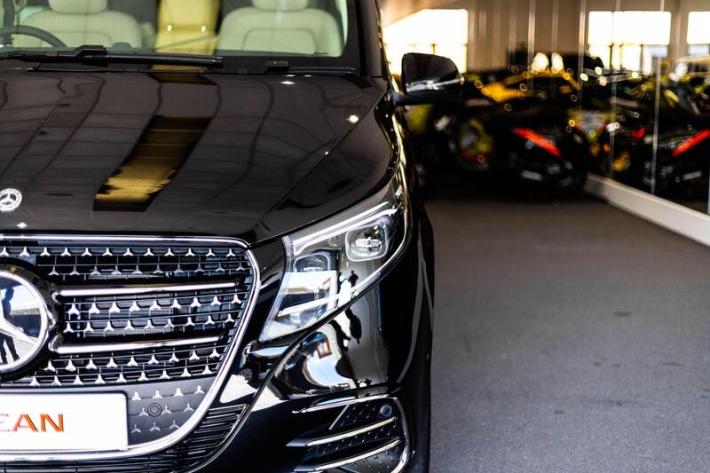 Mercedes-Benz V Class view 4