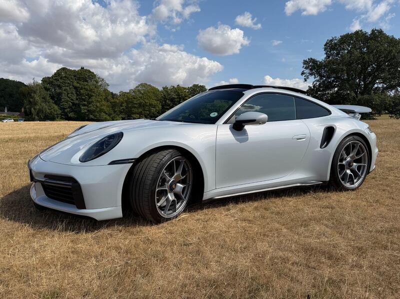 Porsche 911 view 7