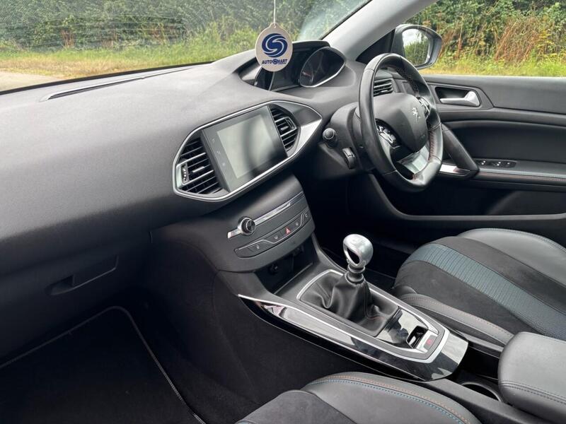 Peugeot 308 view 4