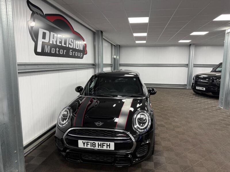 Mini Hatch view 7