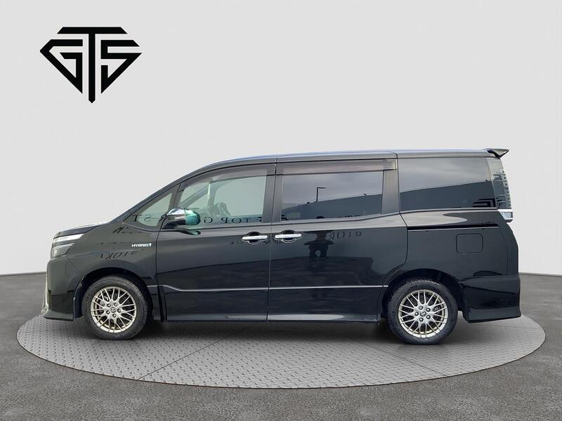 Toyota Voxy view 6