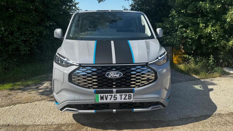 2025 Ford E-Transit Custom — photo 2