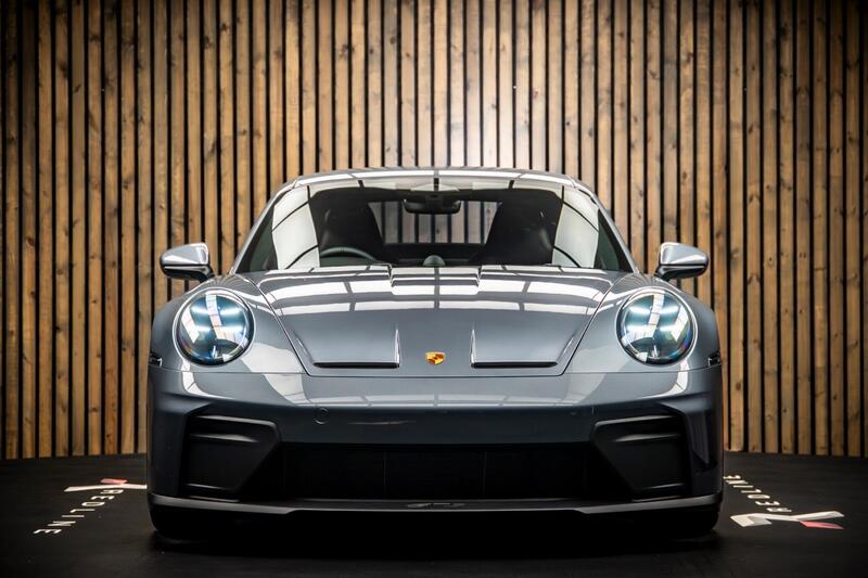Porsche 911 view 5