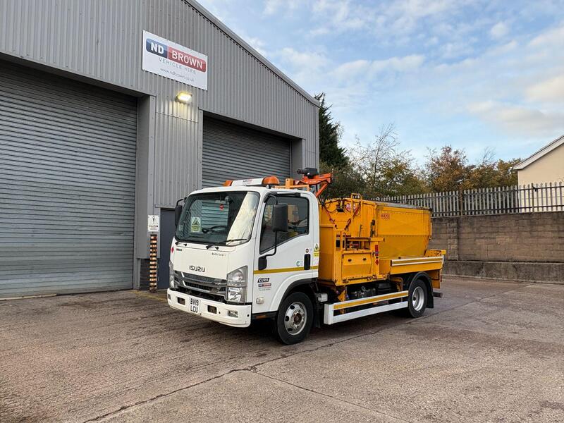 Isuzu N75-150 7.5T Hot Box (Twin)