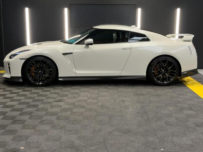Nissan GT-R view 3