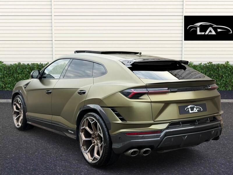 Lamborghini Urus view 5