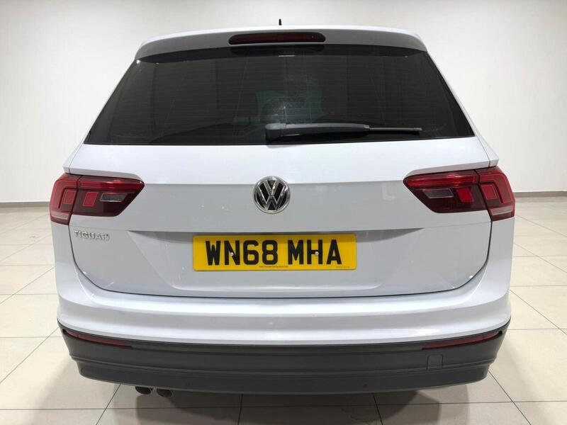 Volkswagen Tiguan view 6