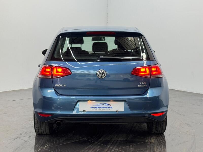 Volkswagen Golf view 4
