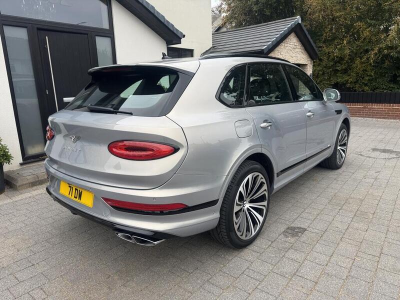 Bentley Bentayga view 4