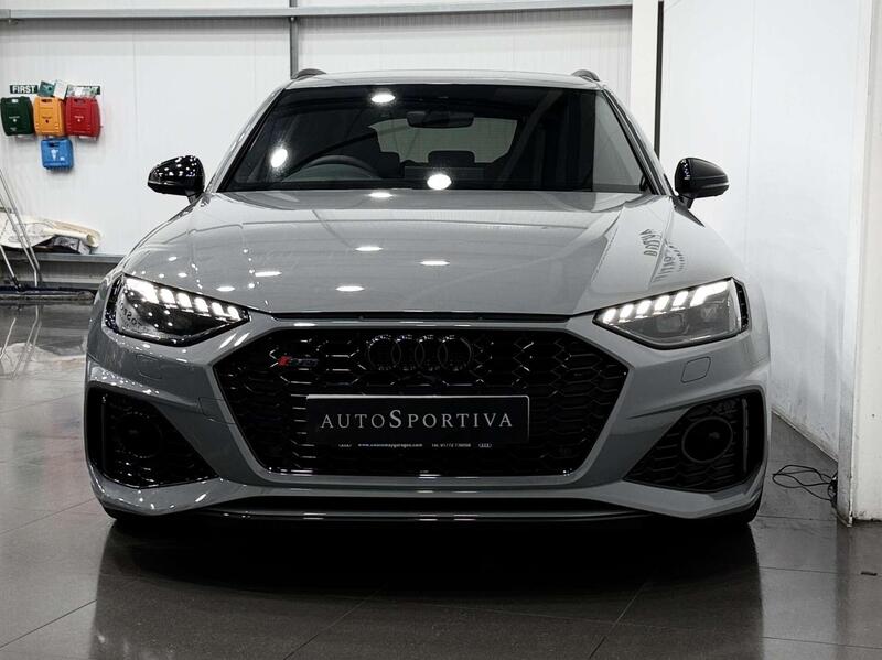 Audi RS4 Avant view 6