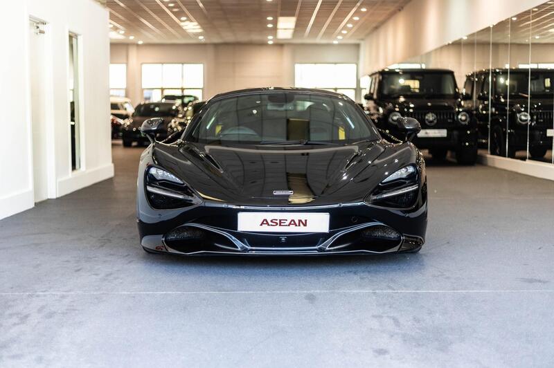 Mclaren 720s view 4