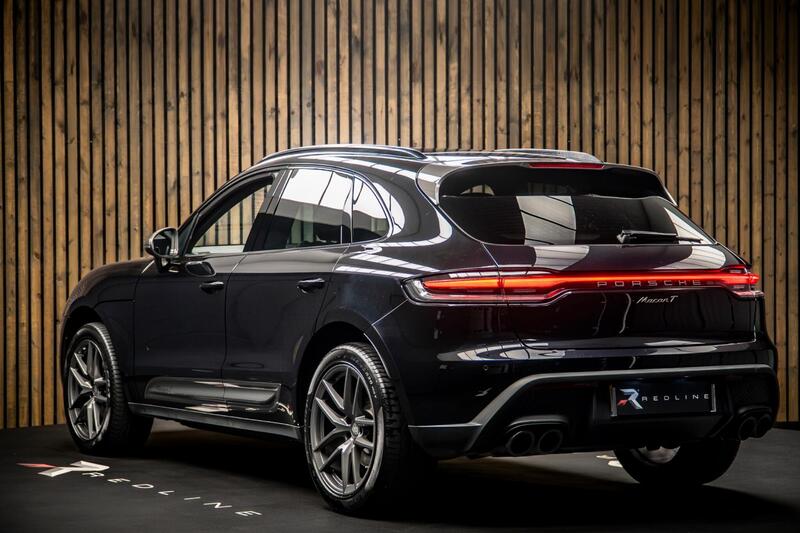 Porsche Macan view 3