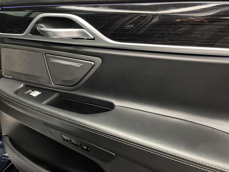 BMW 7 Series view 31
