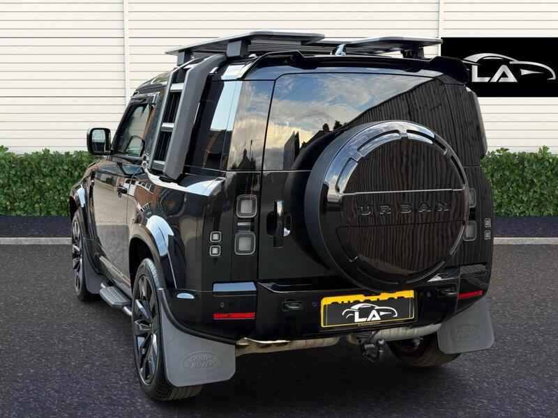 Land Rover Defender 90 view 6