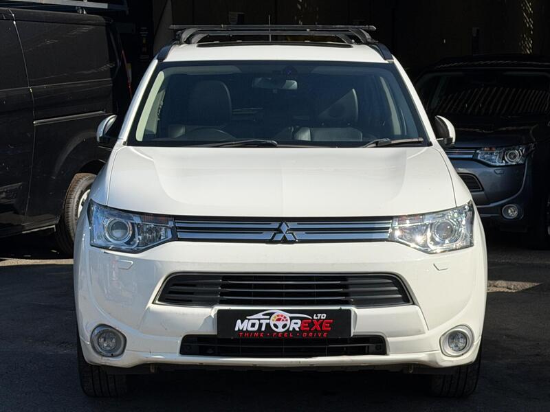 Mitsubishi Outlander view 2
