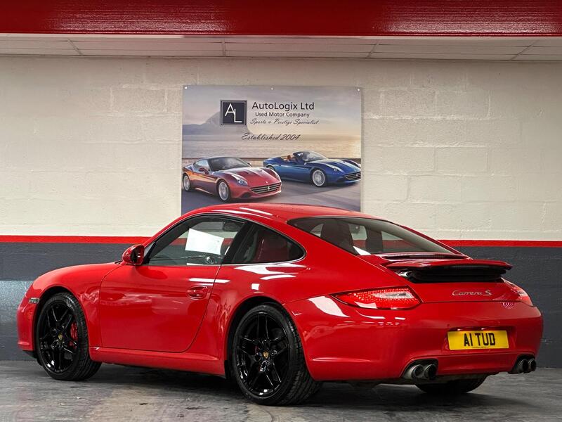 Porsche 911 view 2