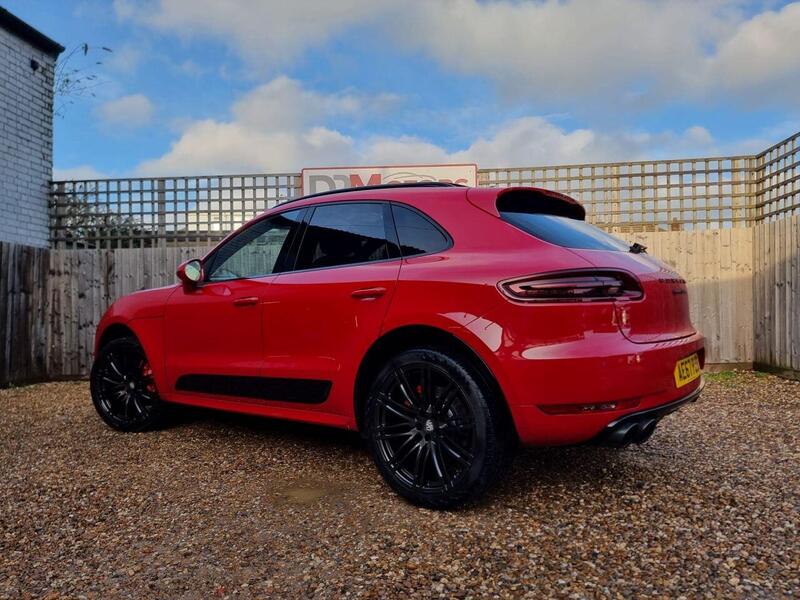 Porsche Macan view 4