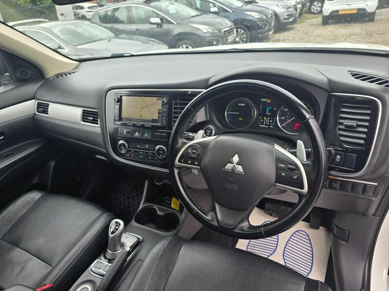 Mitsubishi Outlander view 6